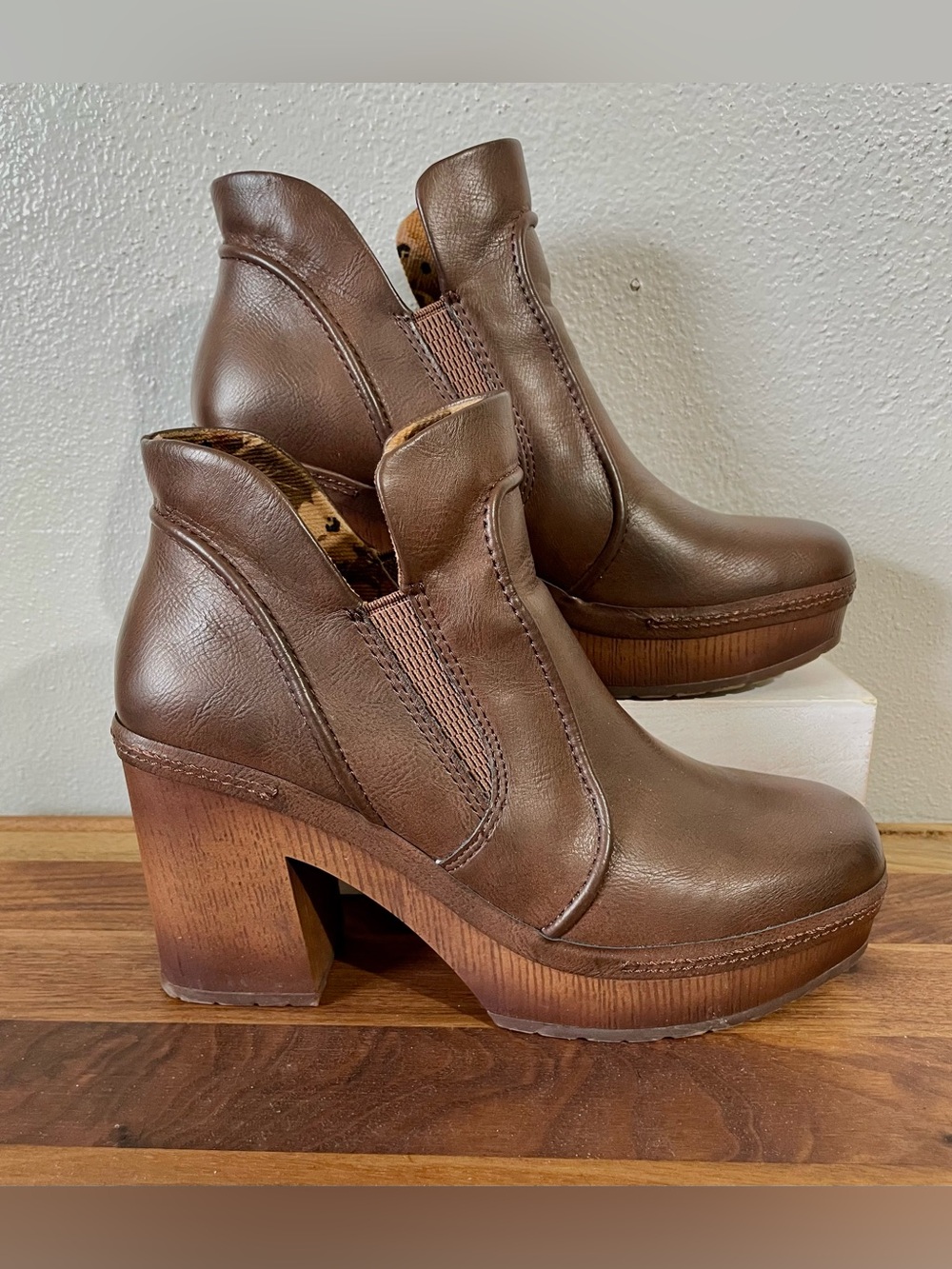 Kork-Ease Faux Leather Chunky Heel Ankle Boots Brown Side Zip Sz 7.5 Boho Earthy